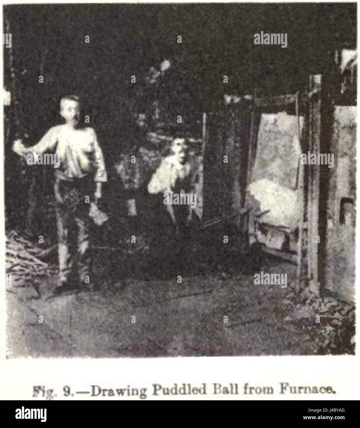 La fornace puddling, inventata durante la Rivoluzione industriale, giocò un ruolo chiave nella produzione di ferro di alta qualità. La fornace permise la raffinazione della ghisa suina in ferro battuto, trasformando l'industria del ferro. Foto Stock