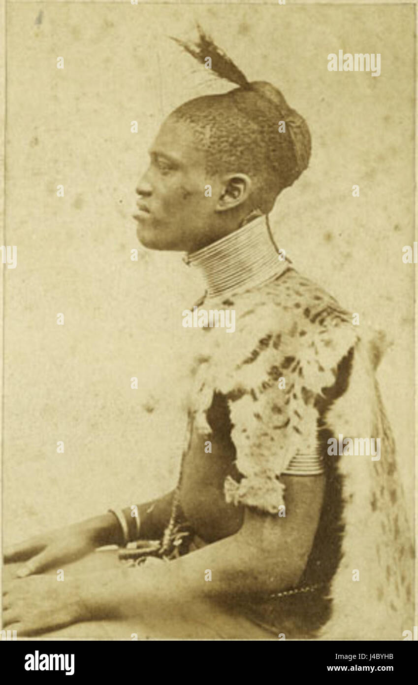 Questa fotografia raffigura Richard Buchta, un Acholi dell'Uganda. Gli Acholi sono un gruppo etnico nella regione settentrionale dell'Uganda, noto per le loro distinte pratiche culturali e tradizioni. Foto Stock