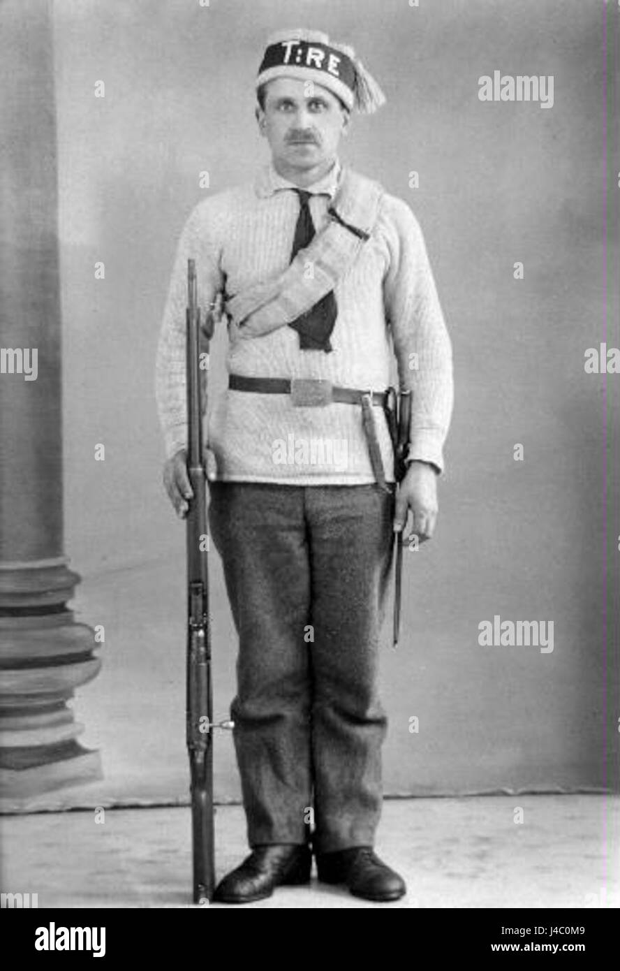 Questo titolo finlandese si traduce in "soldato rosso", probabilmente riferendosi a una figura militare associata all'Armata Rossa, probabilmente durante la guerra civile finlandese o un altro conflitto correlato. Foto Stock