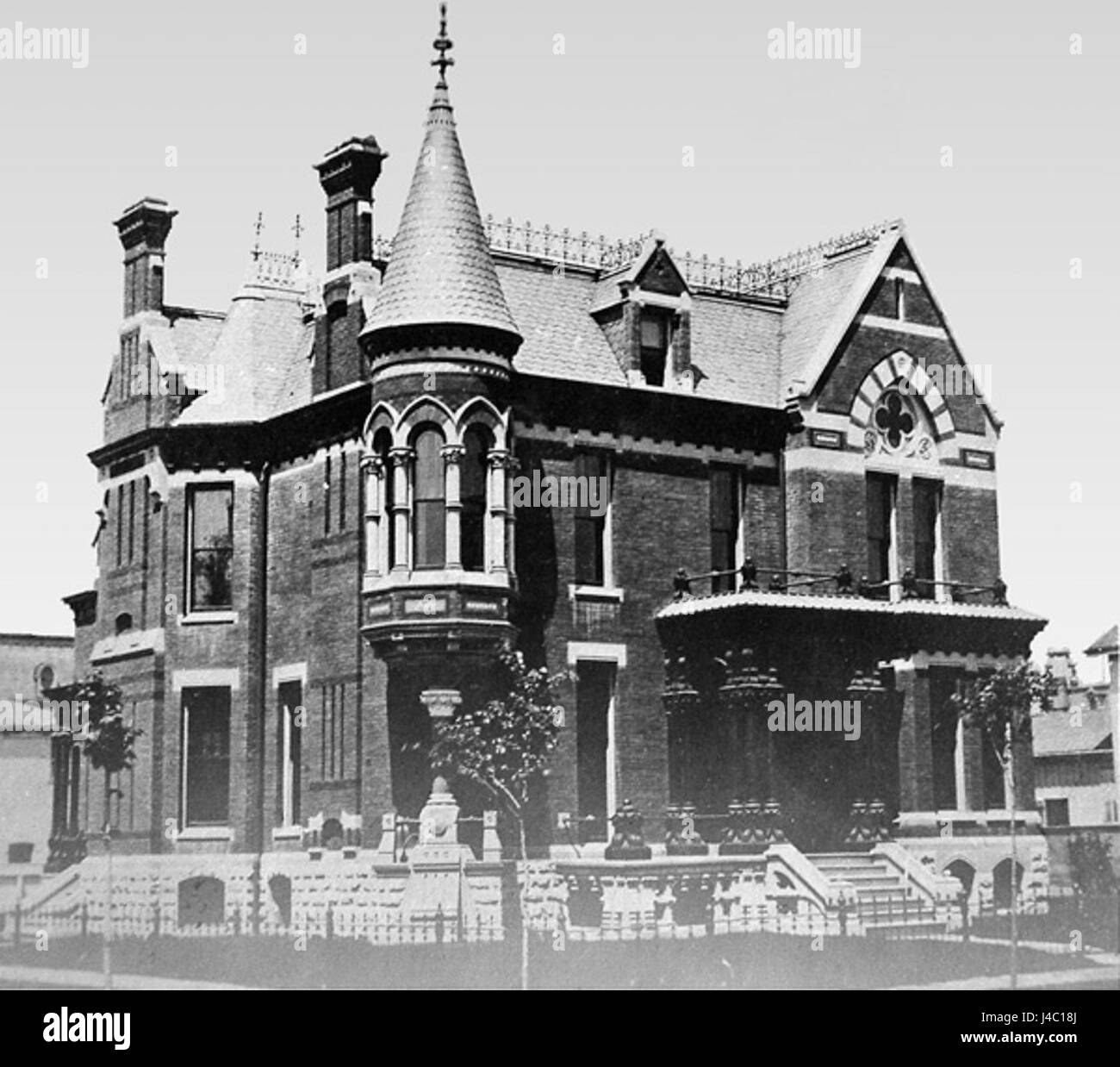 La Ransomgillishouse, costruita nel 1877, è un esempio di architettura del XIX secolo. Il design riflette lo stile architettonico del suo tempo, offrendo approfondimenti sulle tecniche di costruzione dell'epoca e sulle preferenze estetiche. Foto Stock