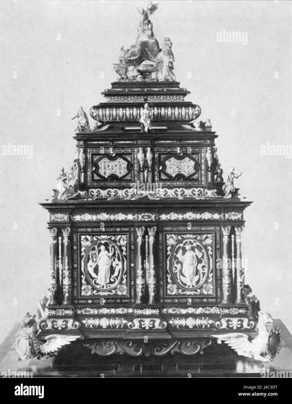 Il gabinetto d'arte della Pomerania si riferisce a una collezione o a una mostra di opere d'arte della regione della Pomerania, che espone opere d'arte locali e pezzi storici della zona. Offre una panoramica della cultura regionale e del patrimonio artistico. Foto Stock