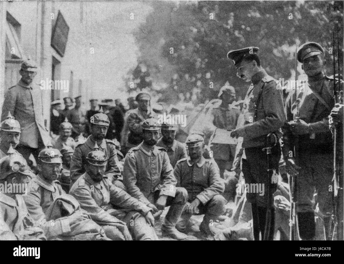 La registrazione dei prigionieri di guerra tedeschi si riferisce al processo di documentazione ufficiale durante e dopo la seconda guerra mondiale, quando i soldati tedeschi furono catturati e detenuti dalle forze alleate. Questa registrazione assicurava la gestione e il monitoraggio corretti dei prigionieri di guerra ed era fondamentale per i record in tempo di guerra. Foto Stock