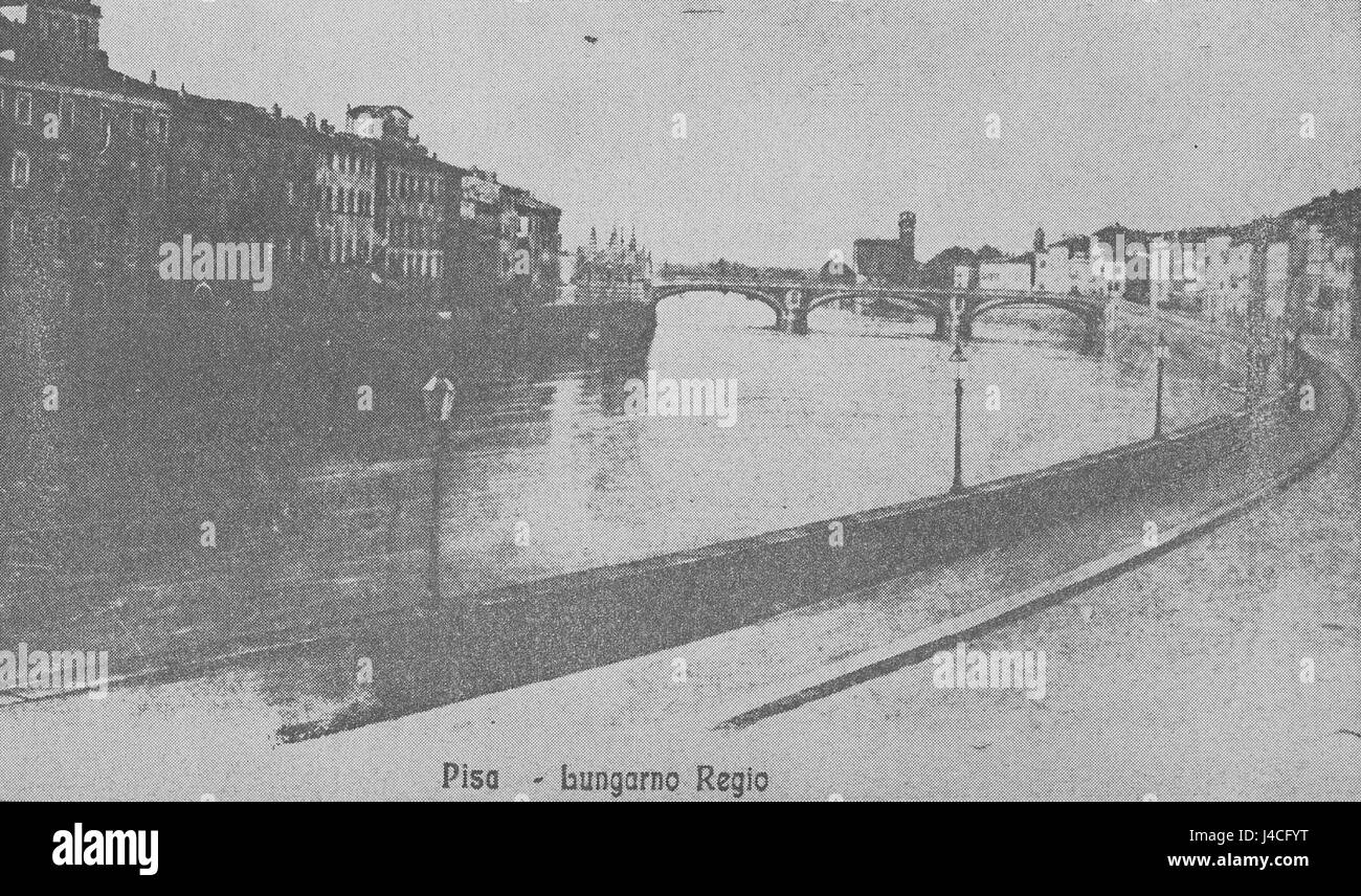 Il lungarnoRegio di Pisa si riferisce all'area intorno al Lungarno, una serie di strade fluviali a Pisa, in Italia. Queste strade fanno parte del quartiere storico vicino al fiume Arno, noto per il loro significato culturale e architettonico. Foto Stock