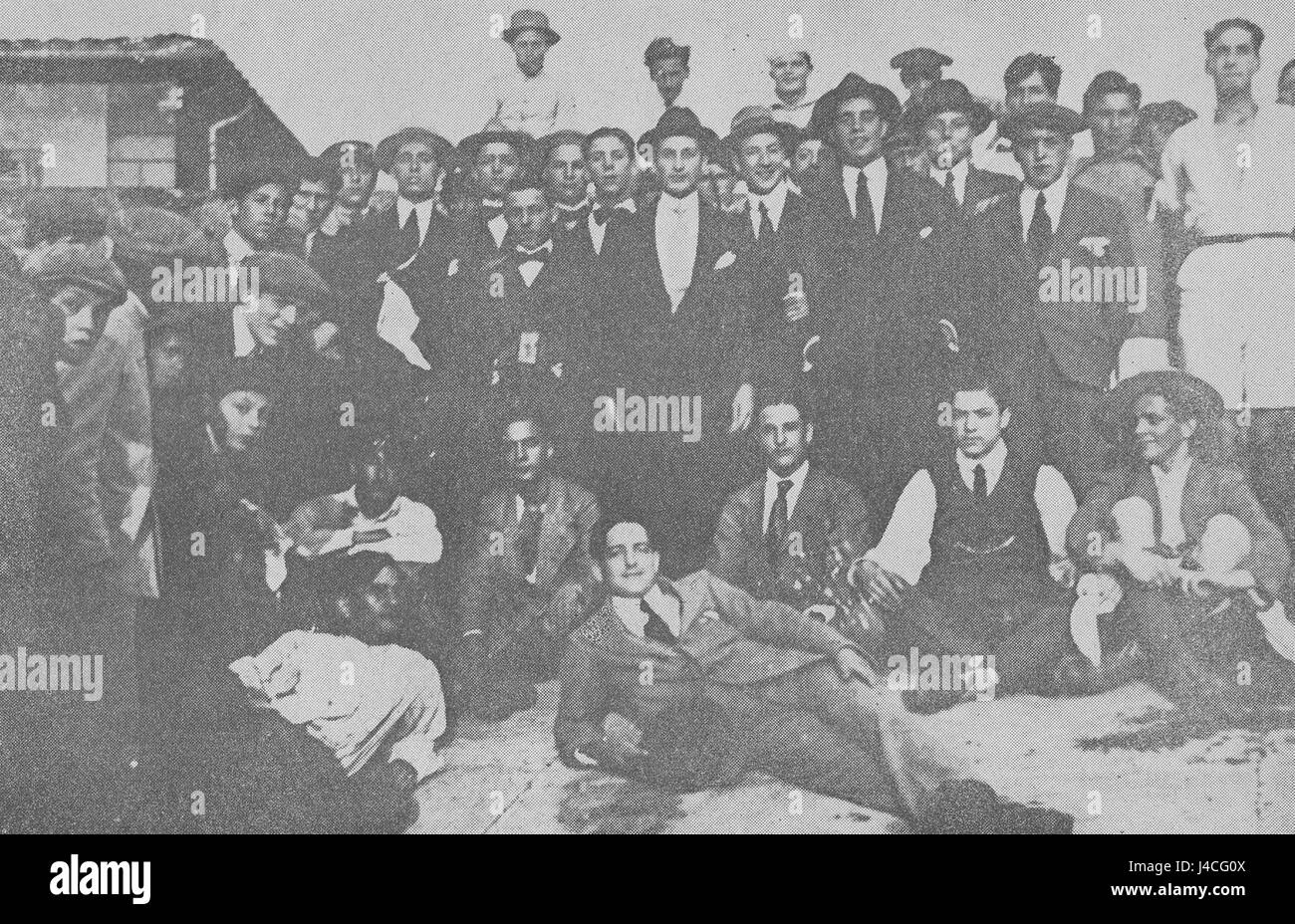 Il francobollo del 'Pisa Sporting Club VelodStampace', risalente al 1911, rappresenta un legame storico con lo sport e il ciclismo a Pisa. Questo oggetto da collezione mette in risalto la cultura sportiva dei primi anni del XX secolo e l'importanza dei club ciclistici in Italia durante quel periodo. Foto Stock