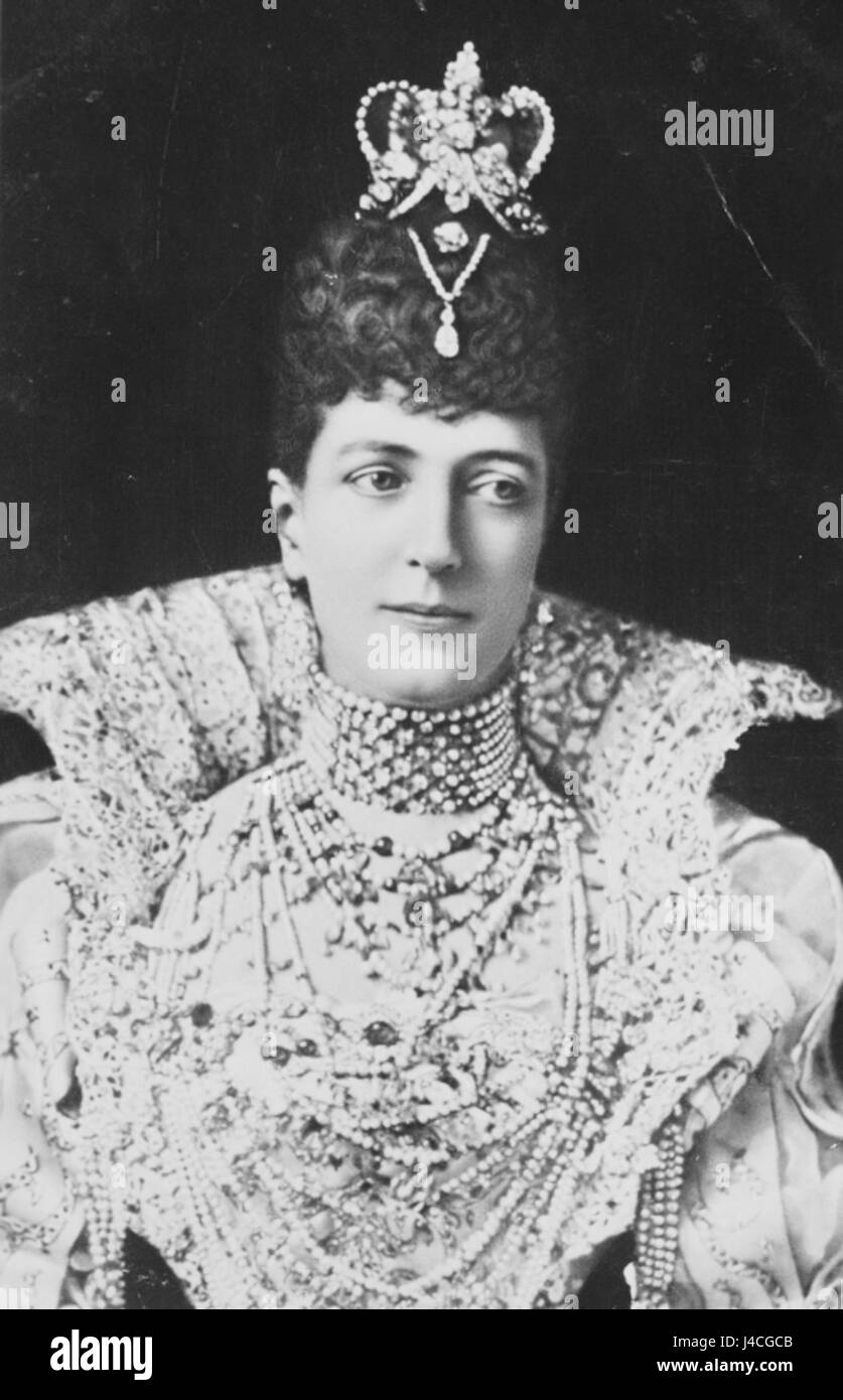 Questa fotografia cattura la Principessa di Galles in un ambiente formale, riflettendo il suo ruolo nella famiglia reale britannica. L'immagine è una rappresentazione classica dell'eleganza e della dignità regali. Foto Stock