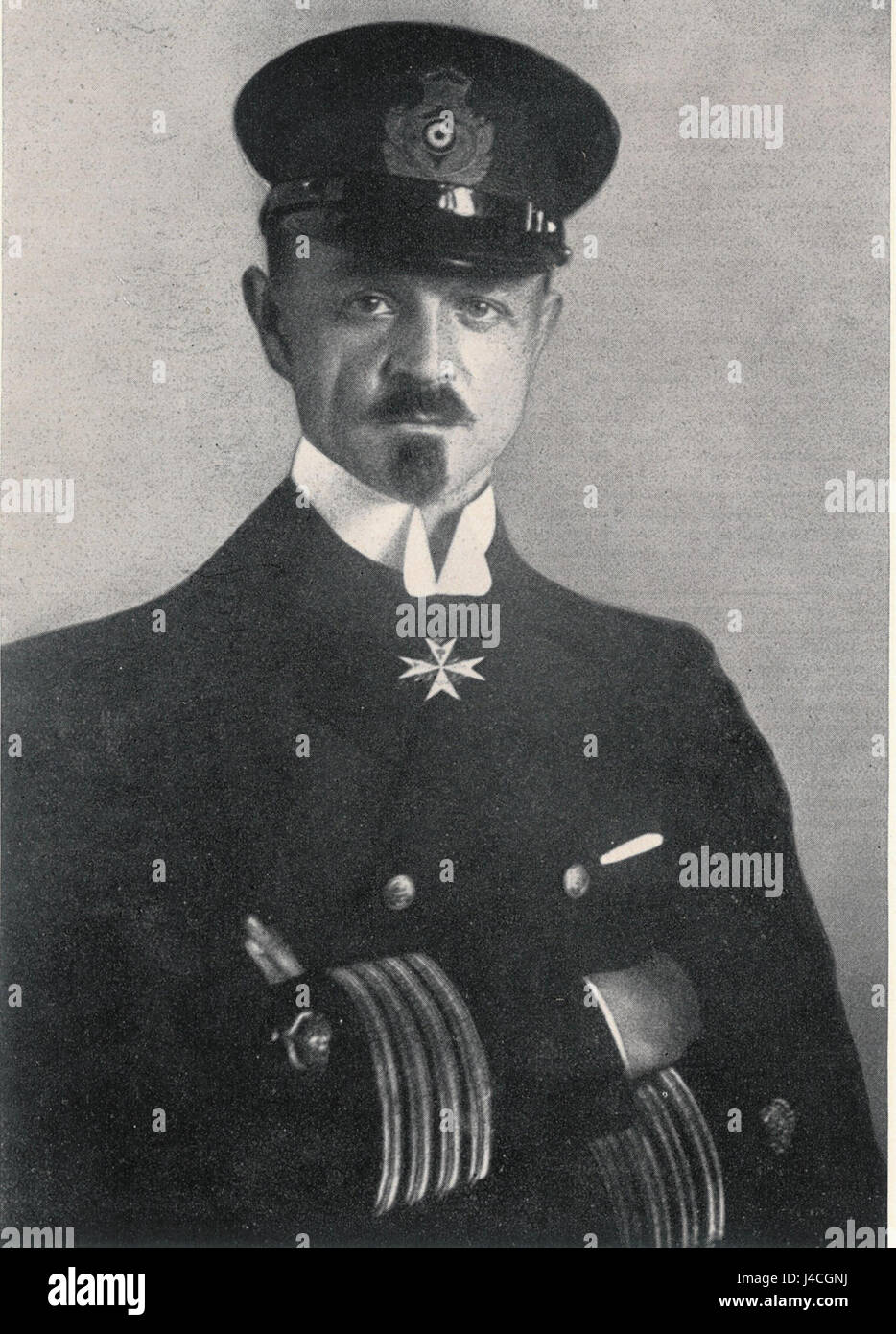 Peter Strasser era una figura rinomata in un campo specifico, probabilmente aviazione o storia militare. Questo titolo può riferirsi alla sua importanza storica o al suo legame con eventi o risultati significativi nel suo settore di competenza. Foto Stock