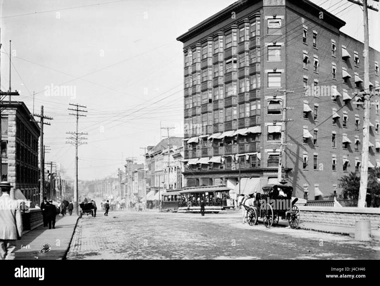 Rideau Street a Ottawa, Canada, è una strada significativa conosciuta per il suo ruolo nello sviluppo urbano e il suo significato storico. La strada è conosciuta sia per le sue aree commerciali che residenziali. Foto Stock