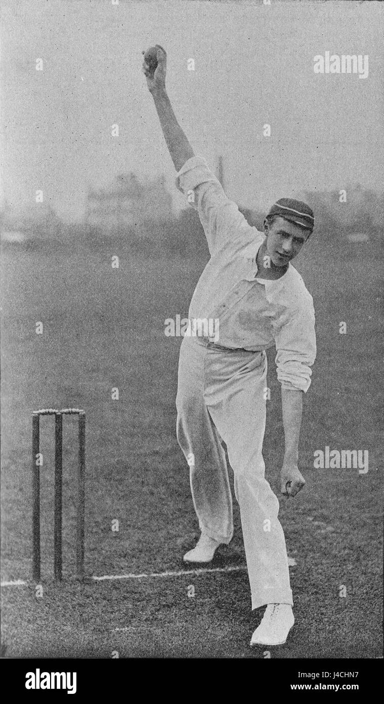 Una pagina del libro di cricket del 1897 con Ranji, con un'immagine di Townsend che consegna la palla. Questo illustra un momento storico nel cricket, catturando l'essenza dell'azione di questo sport all'inizio del XX secolo. Foto Stock