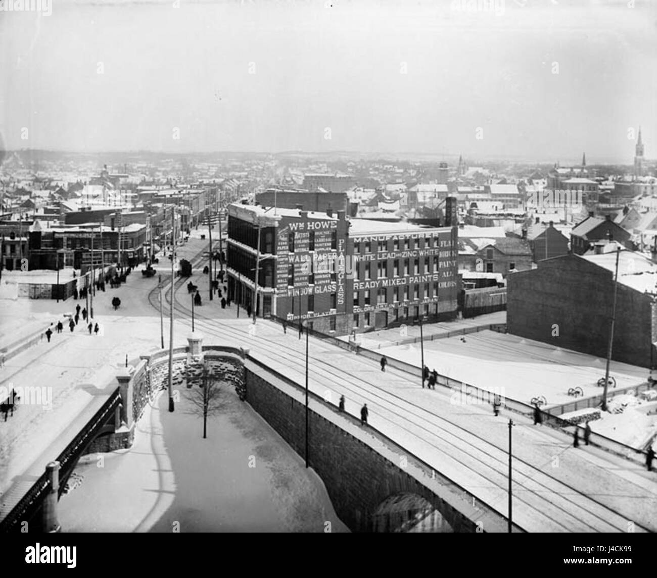 *Rideau Street 01* si riferisce a una strada iconica di Ottawa, Canada, conosciuta per i suoi monumenti storici e lo sviluppo urbano moderno. Rideau Street è una parte centrale dell'area del centro di Ottawaâ, che collega diverse sedi chiave, tra cui il Rideau Centre e il Byward Market. Foto Stock