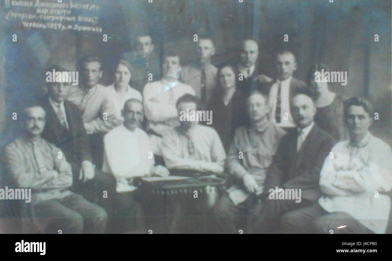 I professori DINO si riferiscono probabilmente a una specifica istituzione accademica, dipartimento o serie di professori coinvolti nell'istruzione superiore. Il riferimento potrebbe indicare i membri della facoltà di un particolare programma universitario o di ricerca. Foto Stock