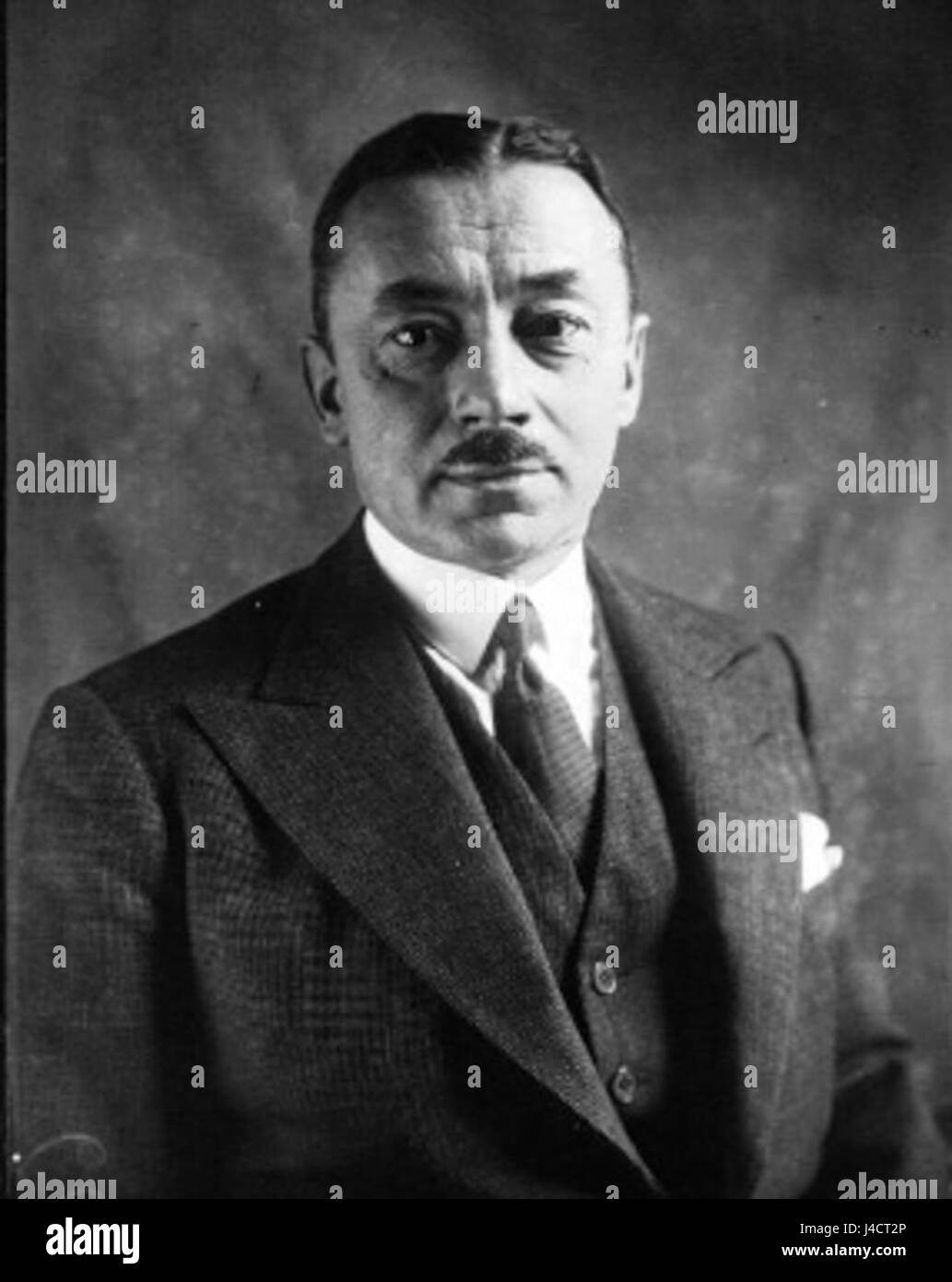 Paul Reynaud è stato un politico e primo ministro francese durante le prime fasi della seconda guerra mondiale, noto per la sua leadership durante il turbolento clima politico di Franceâ nel 1933. Foto Stock