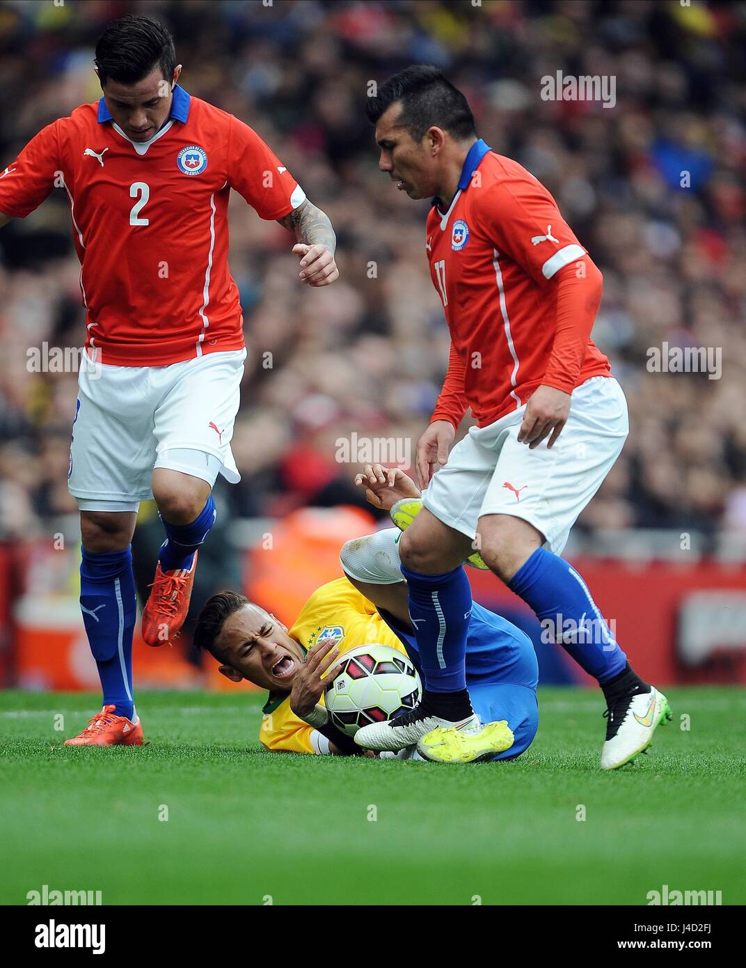 NEYMAR DEL BRASILE è stampigliato sul Brasile V CILE Emirates Stadium Londra Inghilterra 29 Marzo 2015 Foto Stock