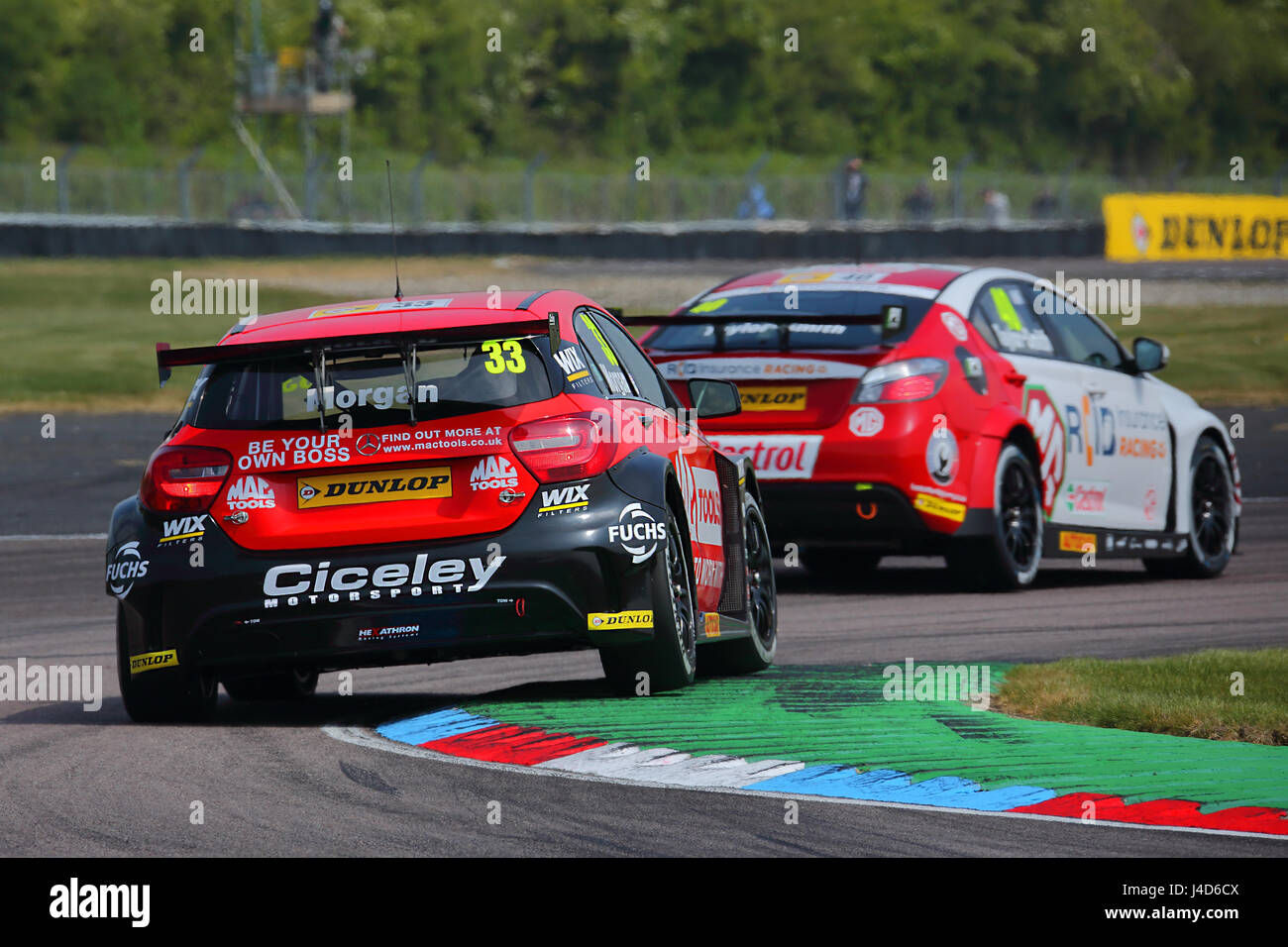 Adam Morgan nella sua mercedes benz a-class durante le prove libere della Dunlop msa British Touring Car Championship 2017 a Thruxton race course Foto Stock