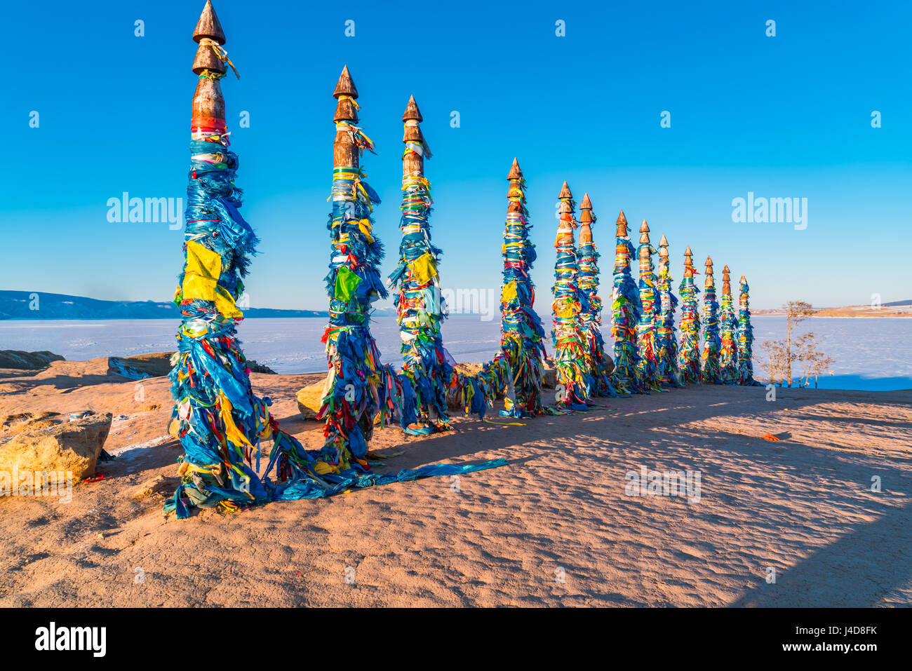 Shaman totem poles a Cape Burkhan Olkhon sull isola nel Lago Baikal, Russia Foto Stock