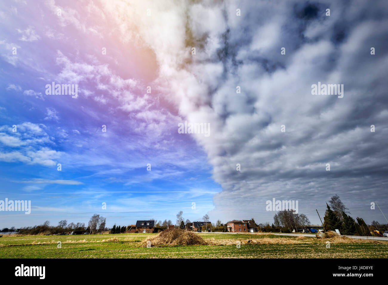 Fair-meteo front sulla regione rurale ad Amburgo, Germania, Europa Schoenwetterfront ueber laendlicher Regione in Amburgo, Deutschland, Europa Foto Stock