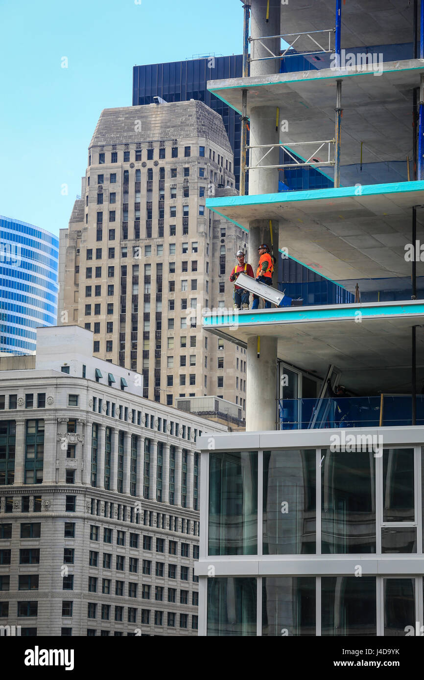 Chicago, lavoratori edili sul sito in costruzione, la costruzione di un nuovo edificio alto, il loop, Città, Chicago, Illinois, Stati Uniti d'America, Nord Americ Foto Stock