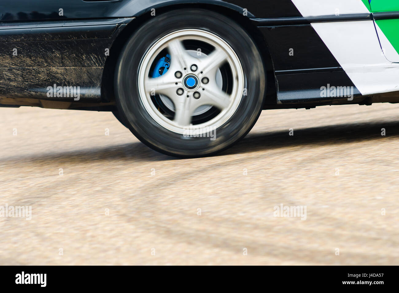 Trazione posteriore masterizzazione auto pneumatico per riscaldarsi Foto Stock