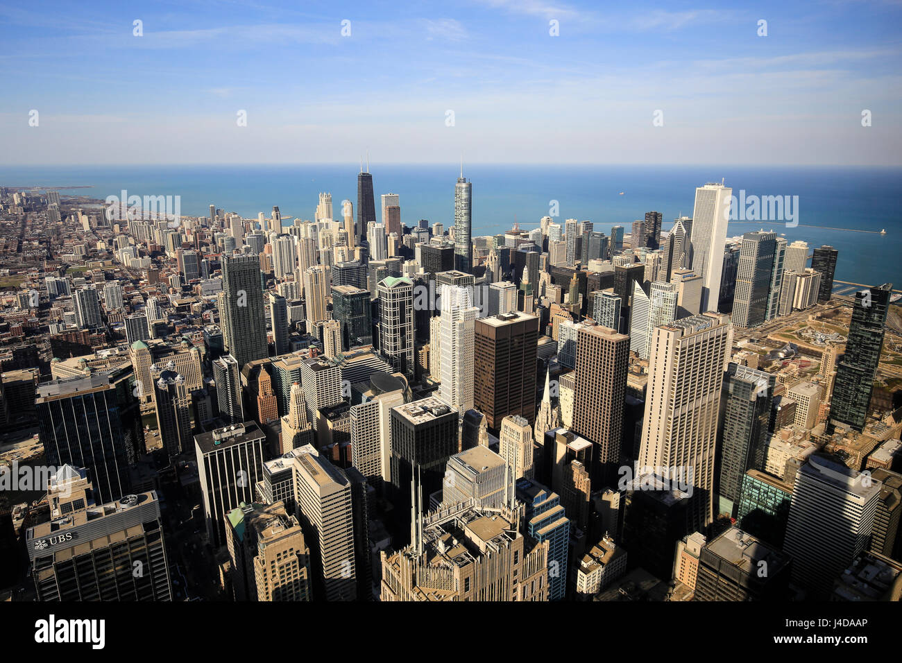 Skyline con John Hancock Center nella parte anteriore del lago Michigan, vista dalla Torre Lo Skydeck, Willis, originariamente la Sears Tower a Chicago, Illinois, Stati Uniti d'America, n Foto Stock