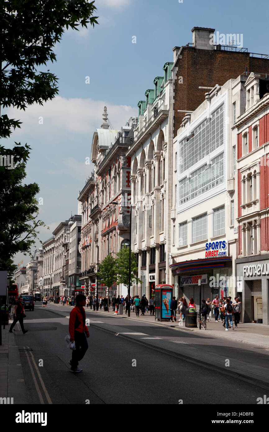 Gli sport Direct shop su Oxford Street, Londra centrale Foto Stock