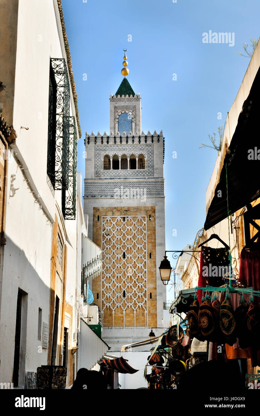 La moschea di Jamaa Moschea Zitouna Ez nella Medina della città di Tunisi, in Tunisia Africa Foto Stock