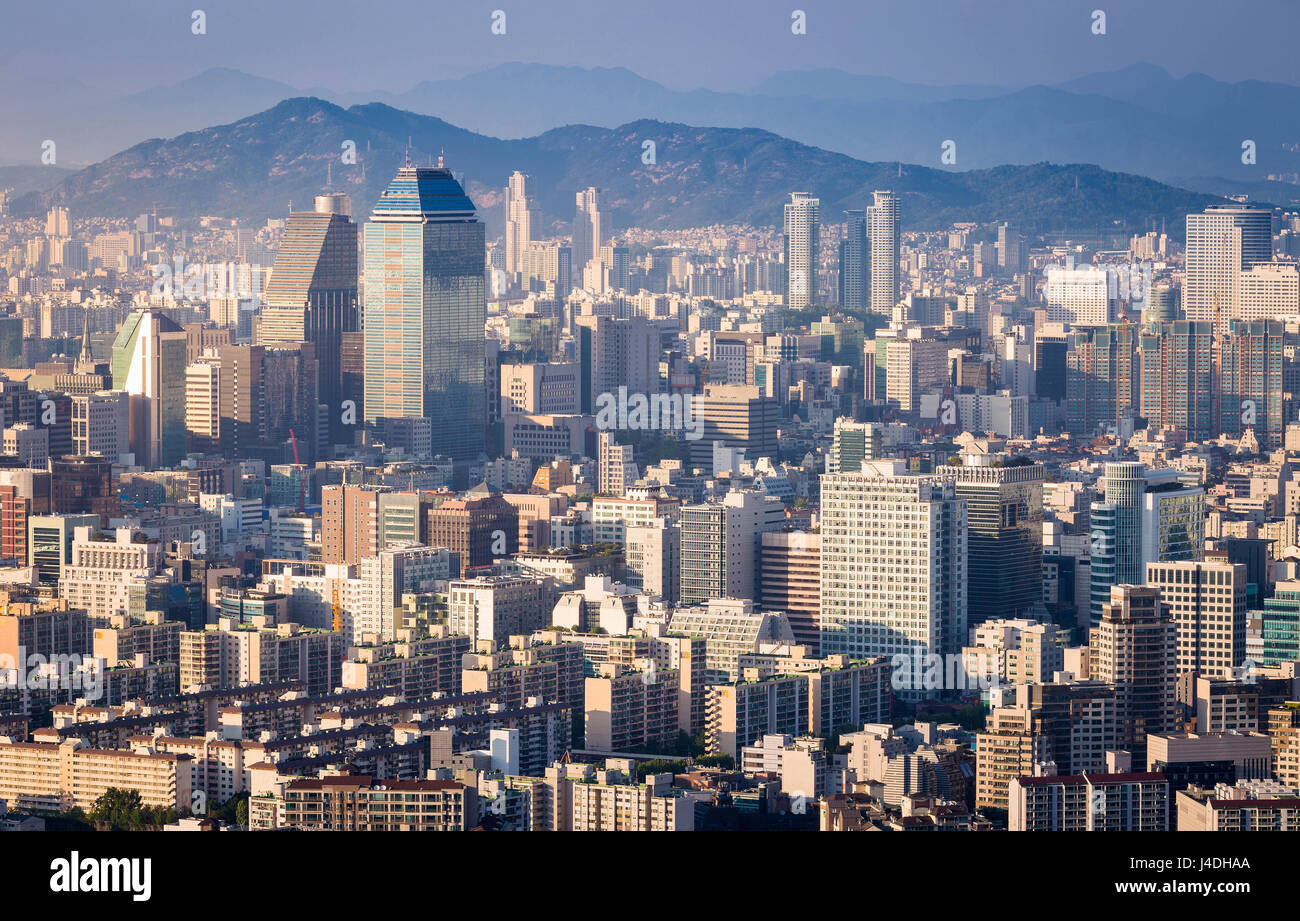 Seoul City e il centro cittadino di skyline nel tramonto, Corea del Sud Foto Stock