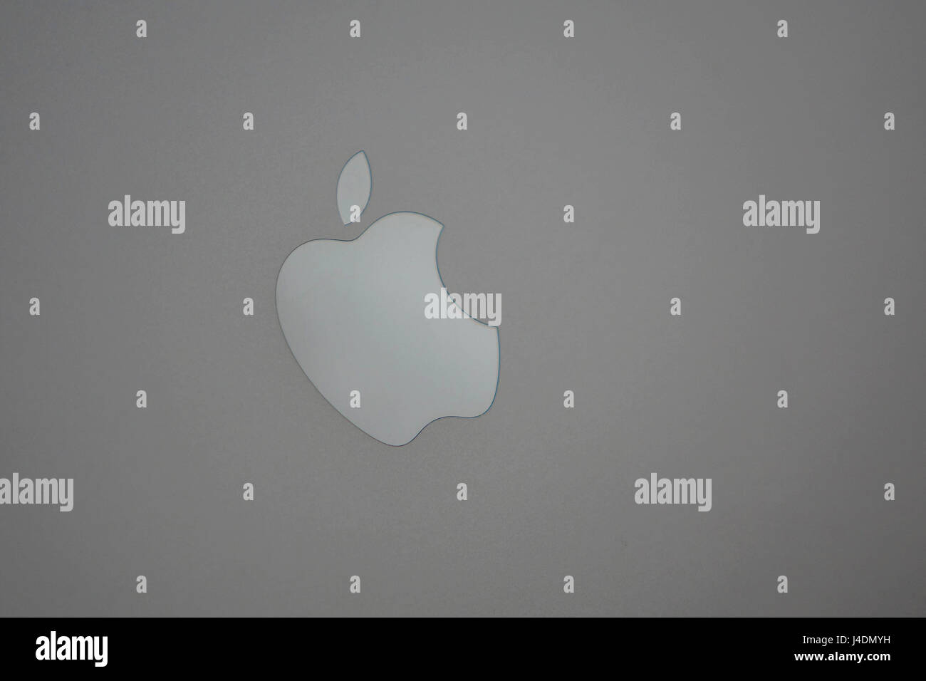 Shiny logo Apple sulla parte anteriore del nuovo MacBook Pro Apple computer portatile Foto Stock