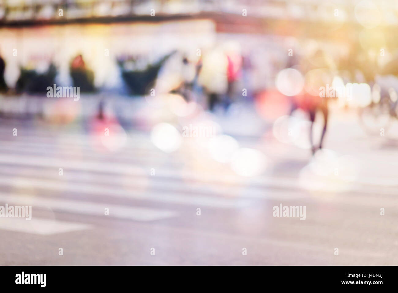 Blur astratti Persone sfondo, irriconoscibile sagome di persone a camminare su una strada Foto Stock