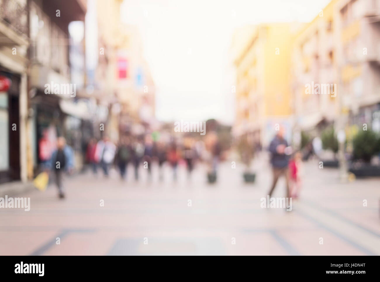 Blur astratti Persone sfondo, irriconoscibile sagome di persone a camminare su una strada Foto Stock
