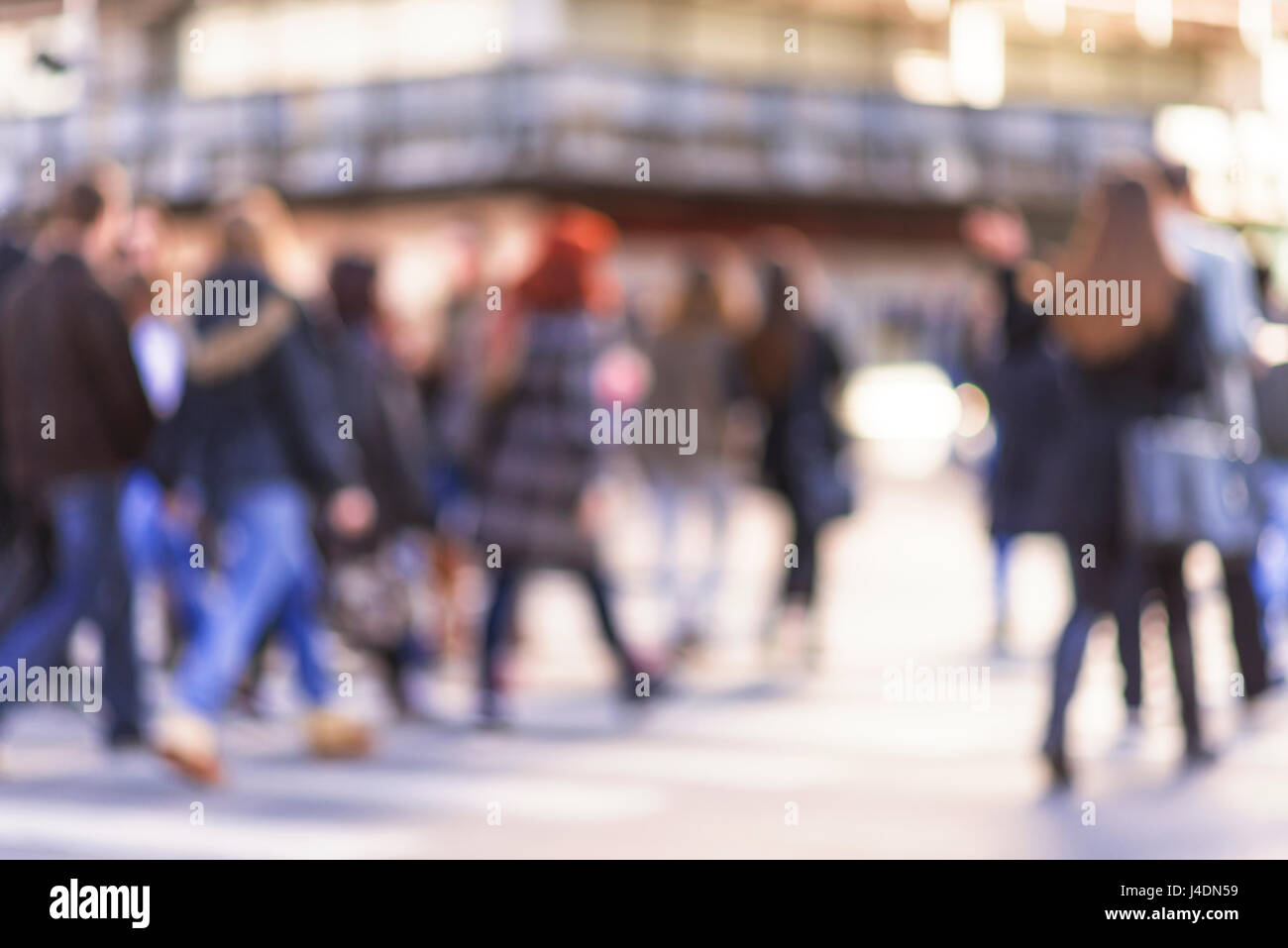 Blur astratti Persone sfondo, irriconoscibile sagome di persone a camminare su una strada Foto Stock