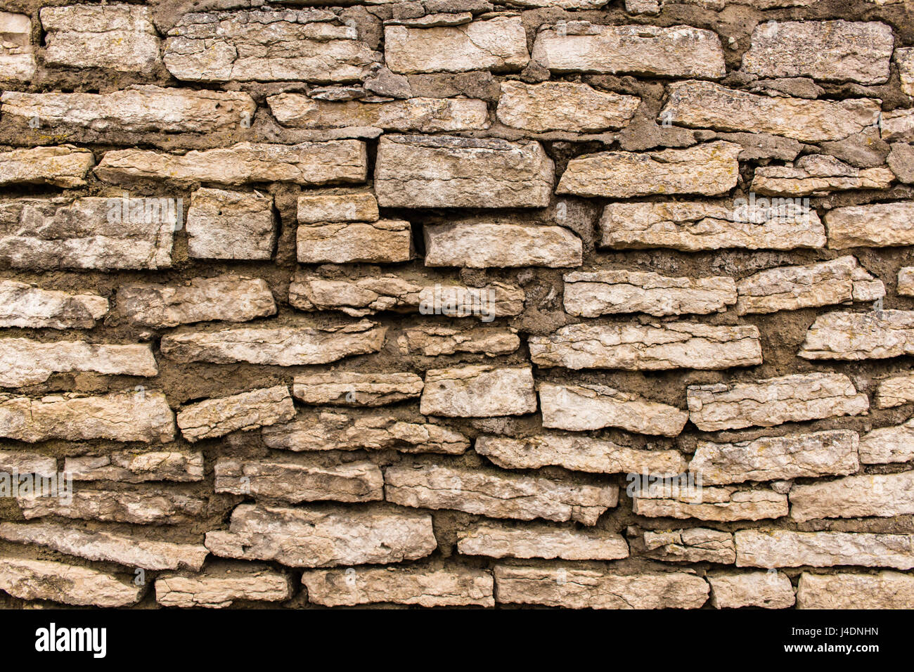 I resti di un antico muro di fortificazione. Ex fortificazioni della città nel nord-ovest della Russia. Pskov sità. Texture di sfondo o. Foto Stock