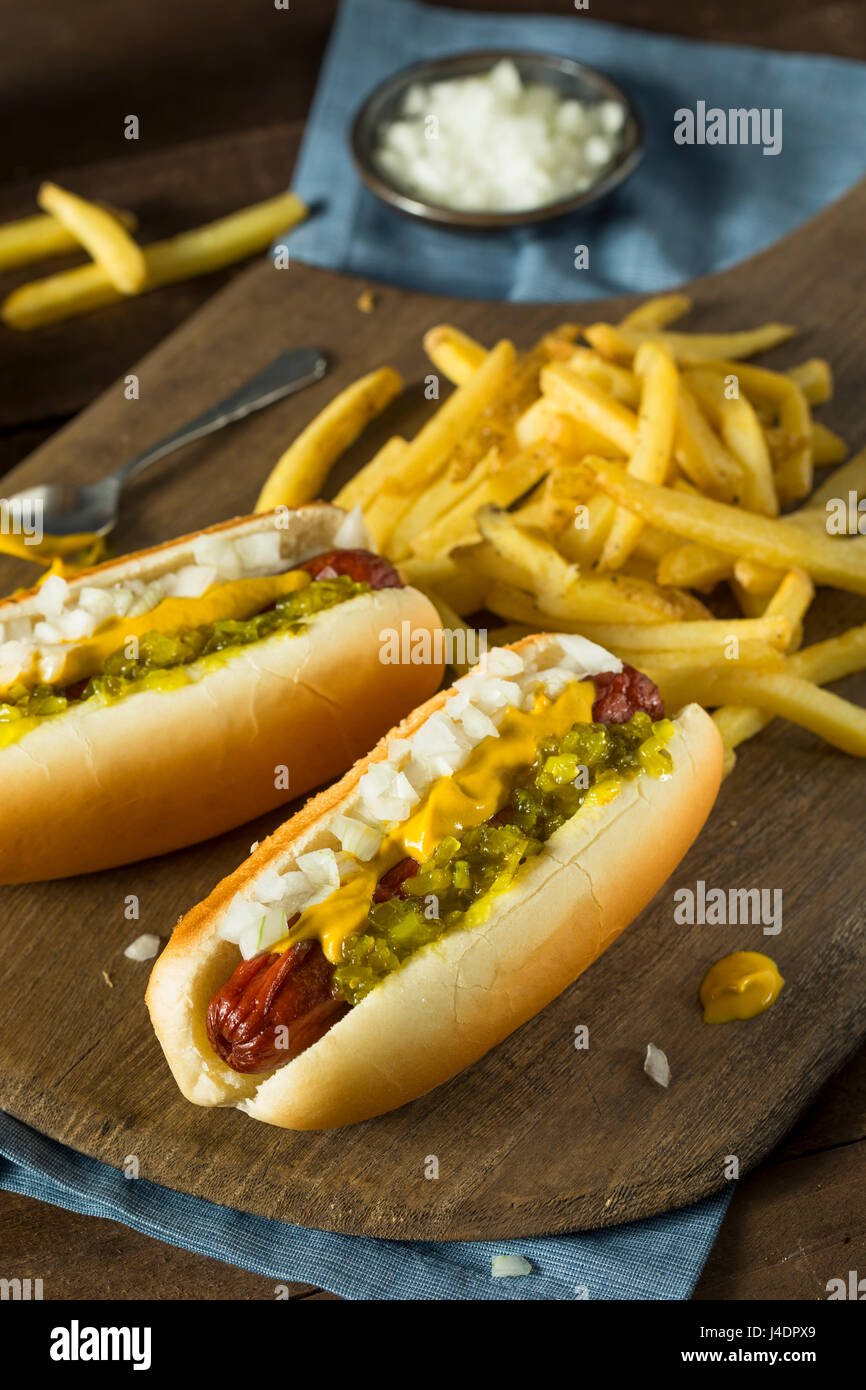 In casa profondo fritto Hot Dog con la mostarda di cipolla e assaporare Foto Stock