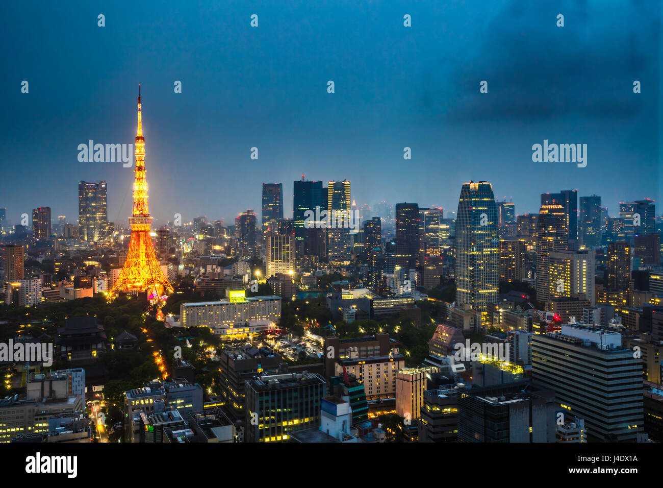 La Torre di Tokyo e sullo skyline Foto Stock