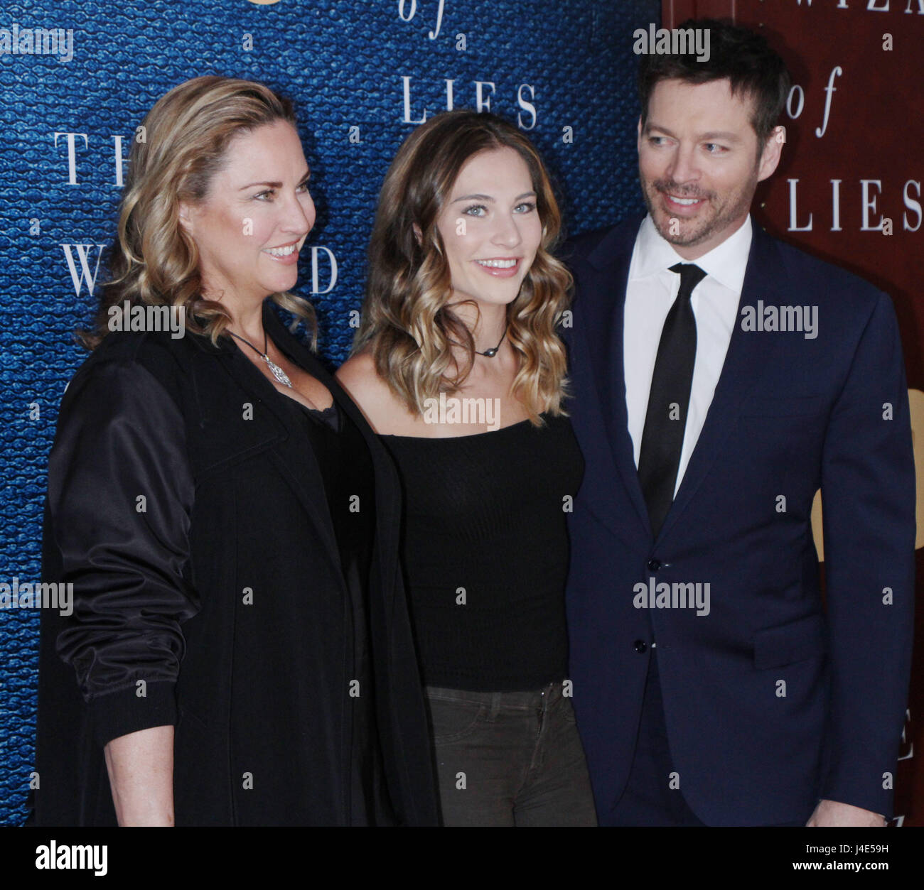 New York, Stati Uniti d'America. Il 12 maggio 2017. Jill Goodacre, Sarah Kate Connick, Harry Connick Jr frequentare HBO film presenta la procedura guidata di Premiere si trova presso il Museo di Arte Moderna di New York il 11 maggio 2017. Credito: MediaPunch Inc/Alamy Live News Foto Stock