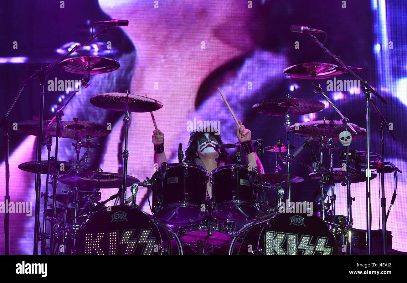 Dortmund, Germania. Il 12 maggio 2017. Il cantante della band hardrock "kiss", Eric Singer, sorge sul palco della Sala Westfalen a Dortmund, Germania, il 12 maggio 2017. Foto: Caroline Seidel/dpa/Alamy Live News Foto Stock