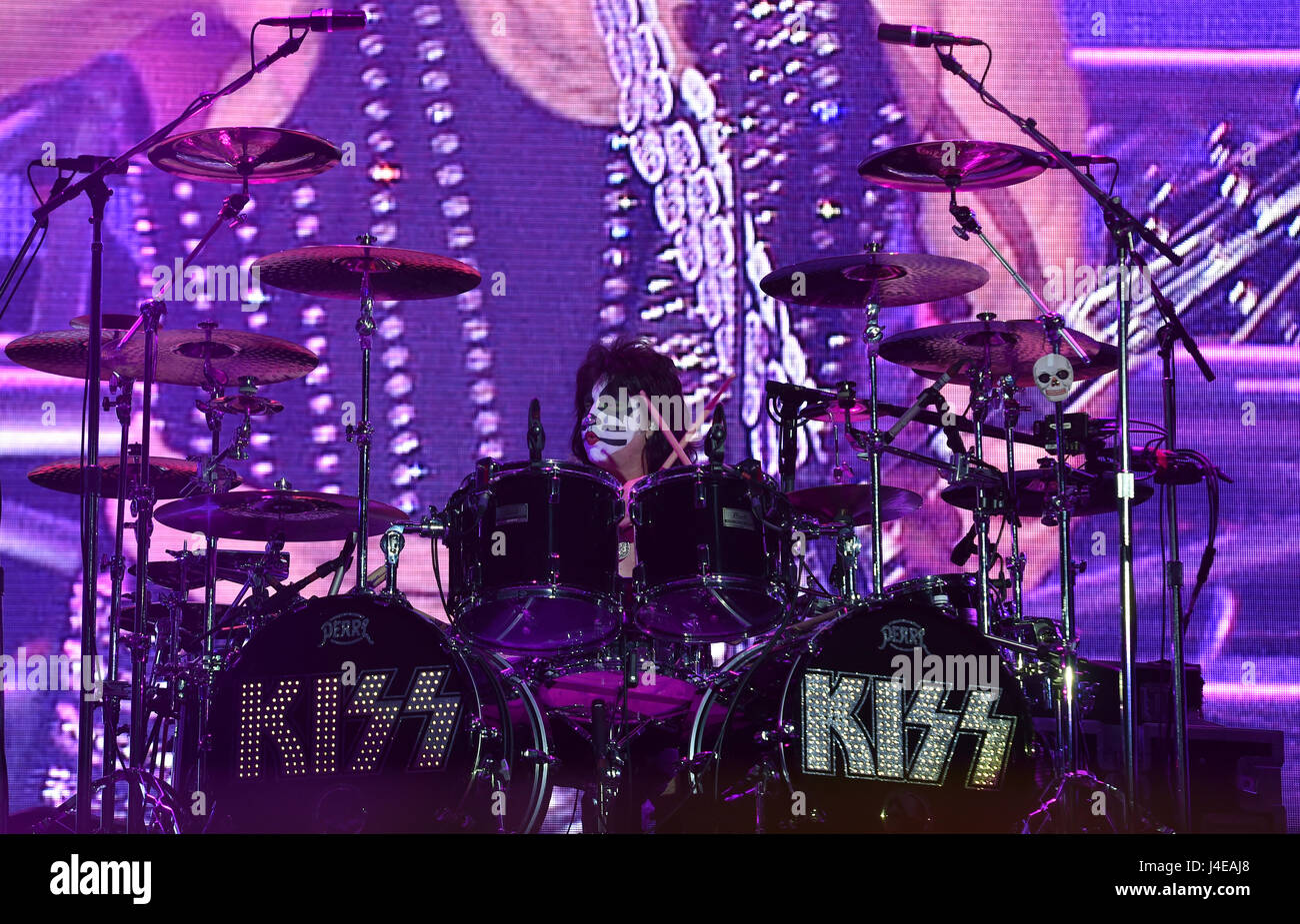 Dortmund, Germania. Il 12 maggio 2017. Il cantante della band hardrock "kiss", Eric Singer, sorge sul palco della Sala Westfalen a Dortmund, Germania, il 12 maggio 2017. Foto: Caroline Seidel/dpa/Alamy Live News Foto Stock