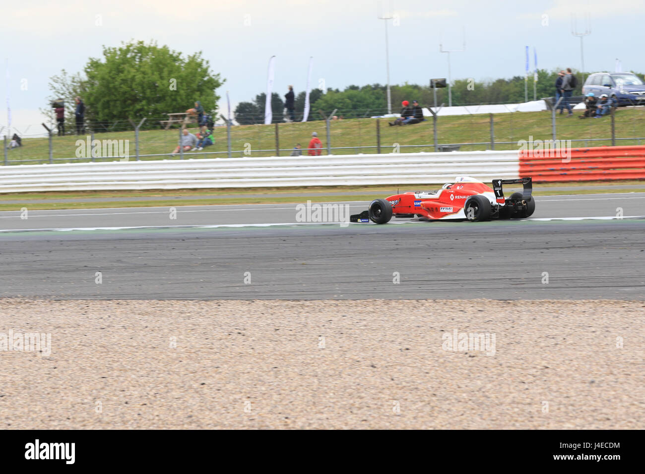Silverstone, Regno Unito. 13 Maggio, 2017. Spettatori guarda su come voi Yifey unità credito passato: Parentesi Raval/Alamy Live News Foto Stock