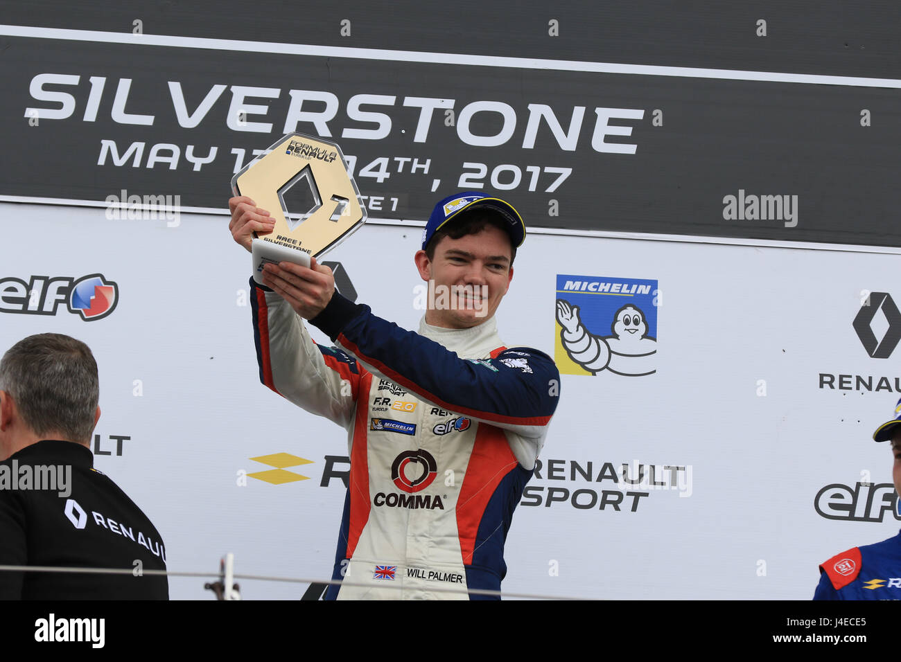 Silverstone, Regno Unito. 13 Maggio, 2017. Sarà Palmer di R-ace GP celebra la sua vittoria sul podio di credito parentesi: Raval/Alamy Live News Foto Stock