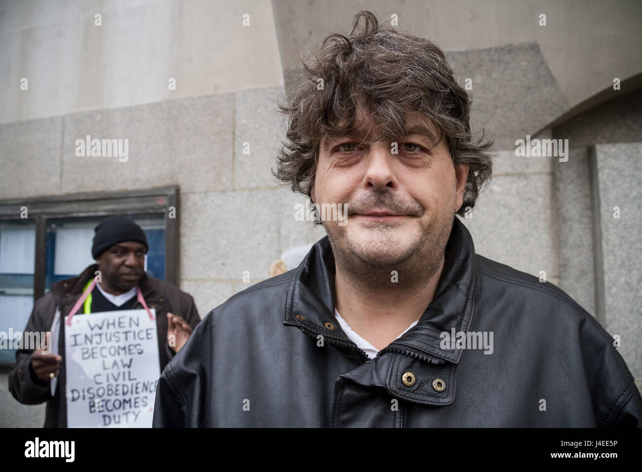 David Shayler ex MI5 servizio di security officer esterno Old Bailey Court a Londra, Regno Unito. Foto Stock