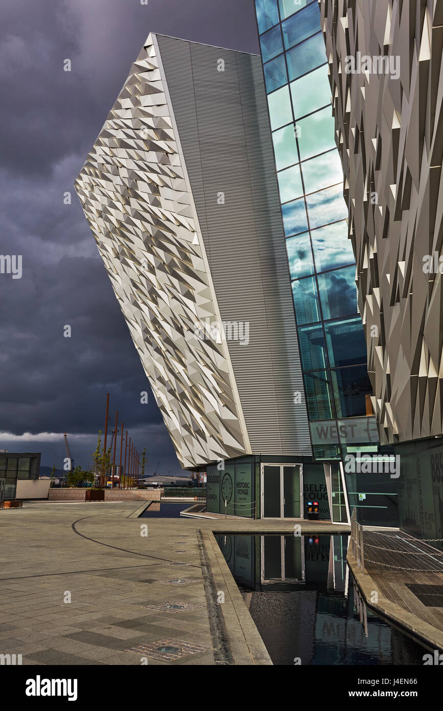 Una vista del Titanic Museum, il Titanic Quarter, Belfast, Ulster (Irlanda del Nord, Regno Unito, Europa Foto Stock