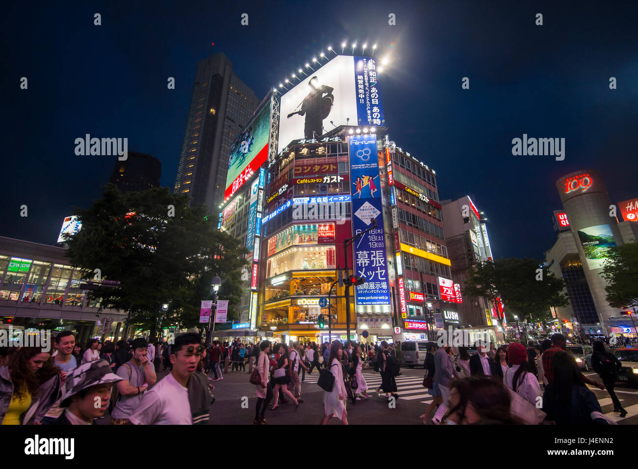 Shibuya crossing, la più trafficata strada che attraversa in tutto il mondo, Tokyo, Giappone, Asia Foto Stock