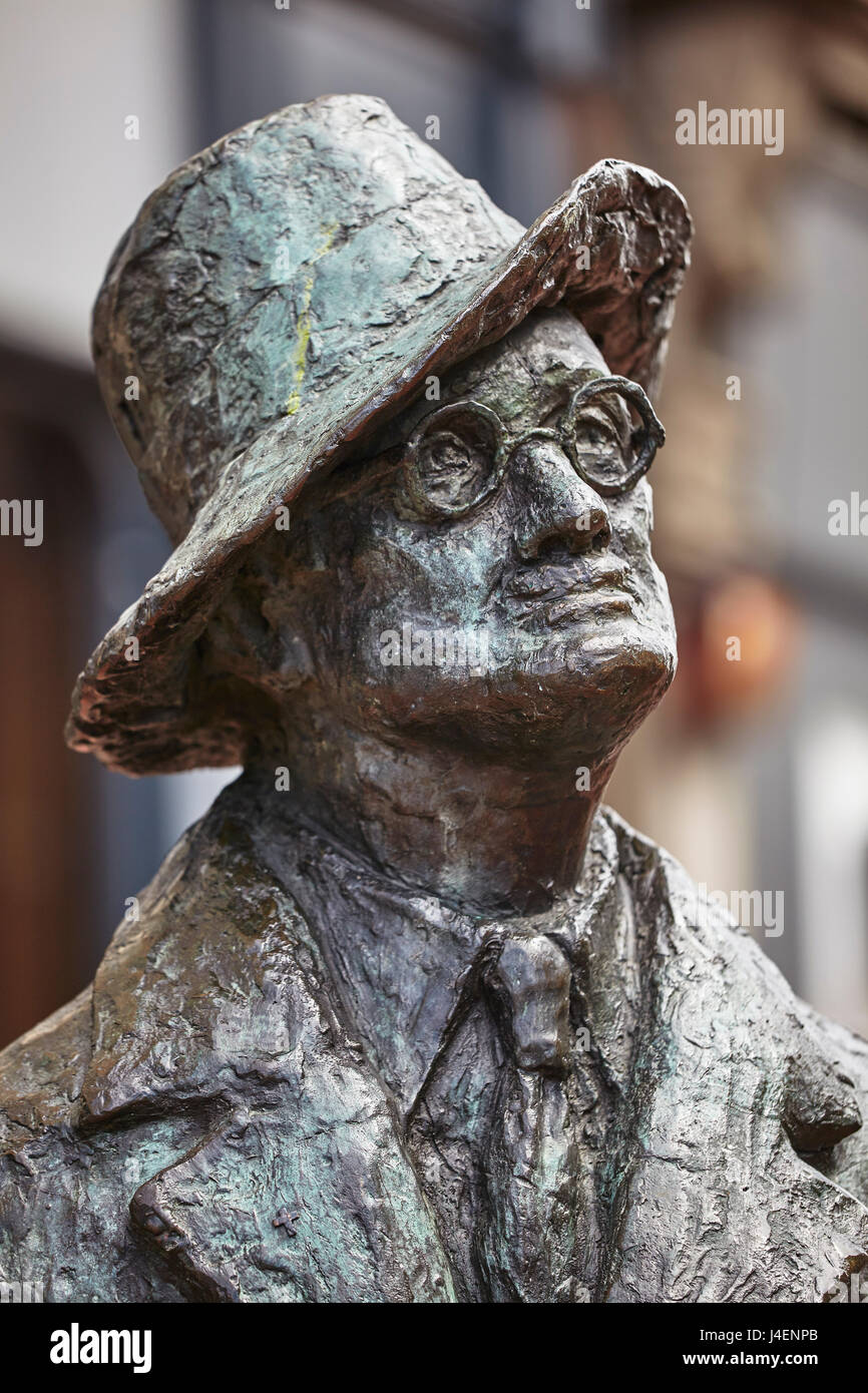 Statua di James Joyce, O'Connell Street, Dublin, Repubblica di Irlanda, Europa Foto Stock