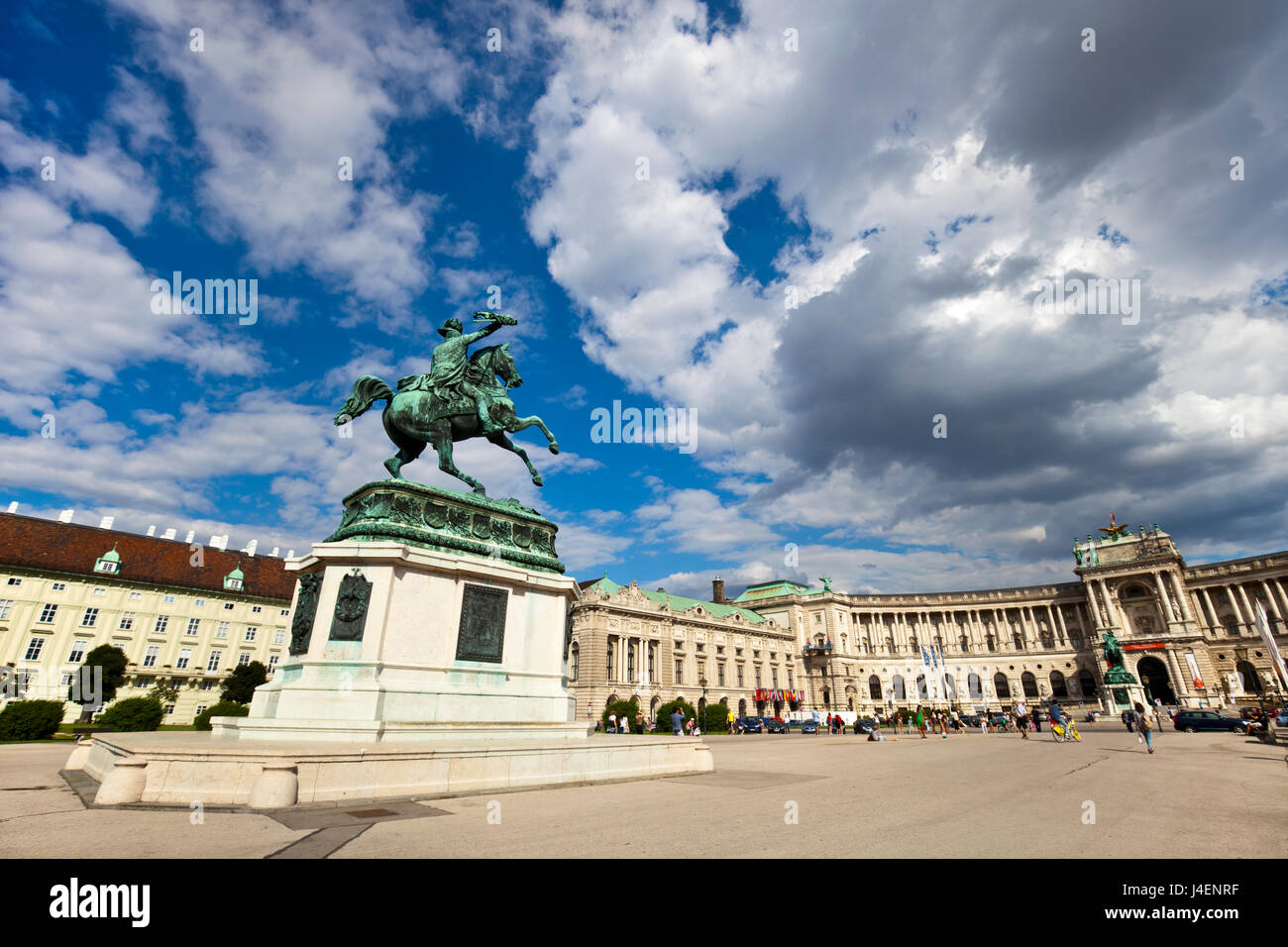 Heldenplatz, Hofburg, Neue Burg sezione, statua equestre di Arciduca Carlo d Austria, duca di Teschen, Vienna, Austria Foto Stock