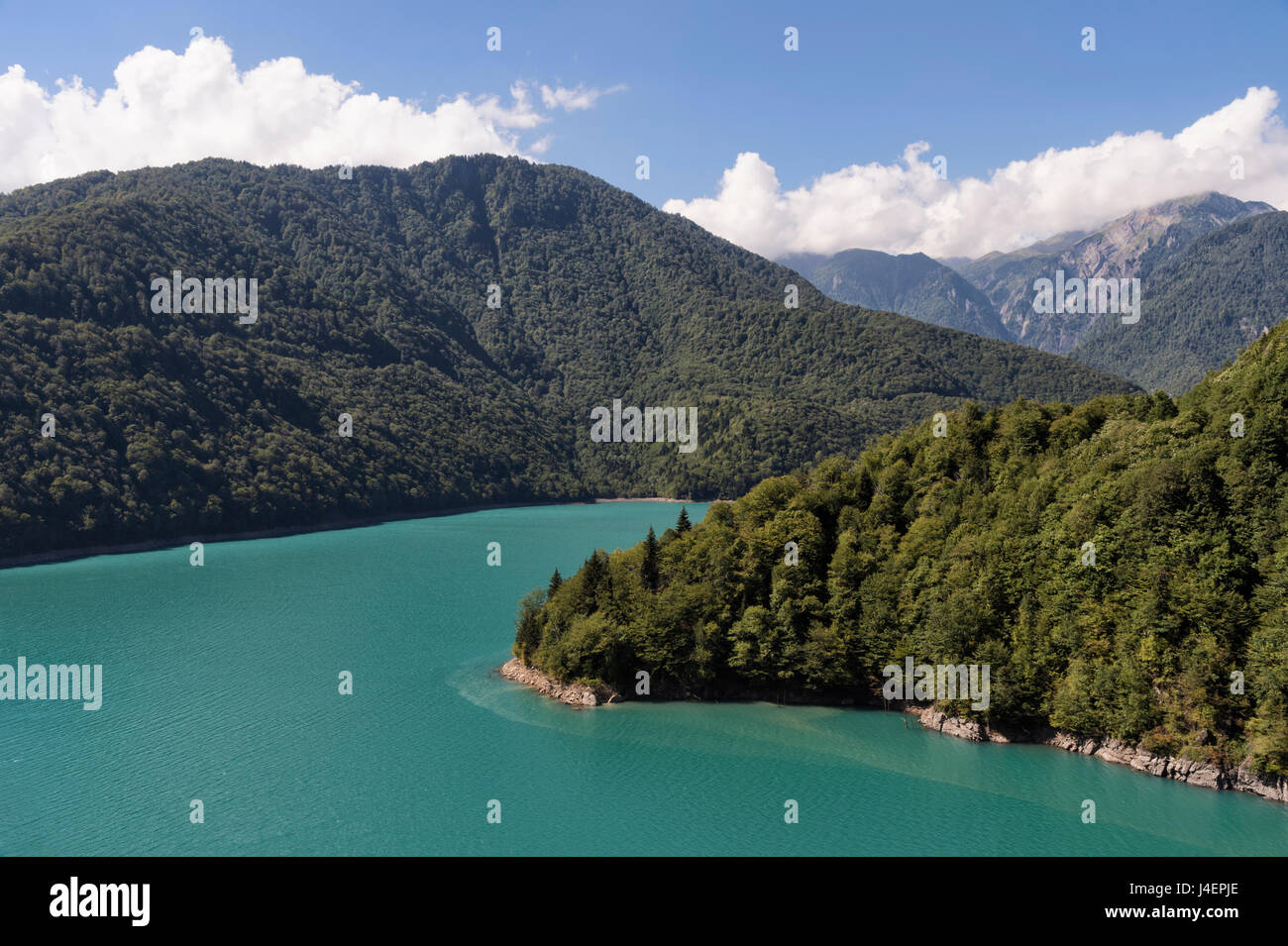 Montagne del Caucaso e Jari serbatoio acqua, regione di Svaneti, Georgia, nel Caucaso, in Asia Foto Stock