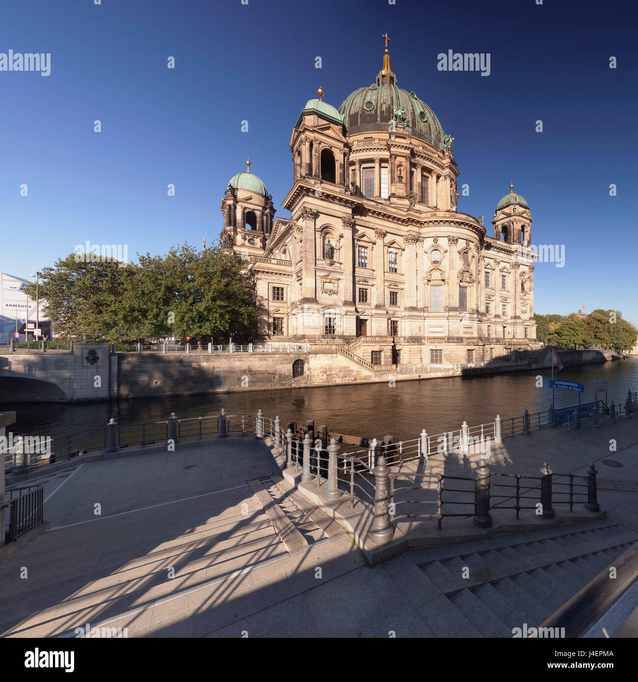 Berliner Dom (cattedrale di Berlino), il fiume Sprea, l'Isola dei Musei, patrimonio mondiale dell UNESCO, nel quartiere Mitte di Berlino, Germania, Europa Foto Stock