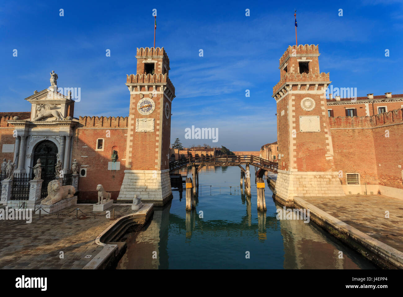 Porta Magna e Arsenale di ingresso (cantiere navale), d'inverno il sole del pomeriggio, Castello, Venezia, UNESCO, Veneto, Italia Foto Stock