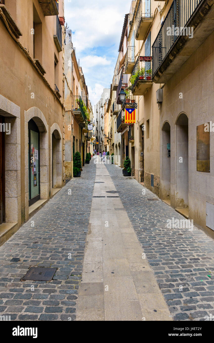 Vecchia strada di ciottoli nella città medievale di Montblanc, Tarragona Catalogna Foto Stock