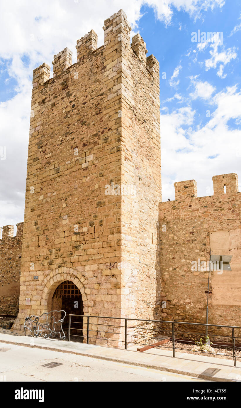 Sant Jordi torre-porta, famosa per la leggenda di dove St George ha ucciso il drago, Montblanc, Tarragona Catalogna Foto Stock