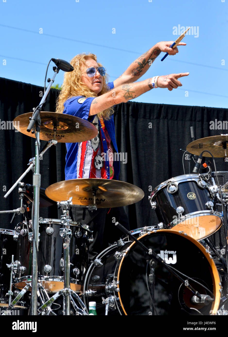 Encino, California, 7 maggio 2017 - Steven Adler e l'Adler Allstars si esibiscono al Ride for Ronnie, 3rd° concerto annuale di beneficenza contro il cancro. Foto Stock