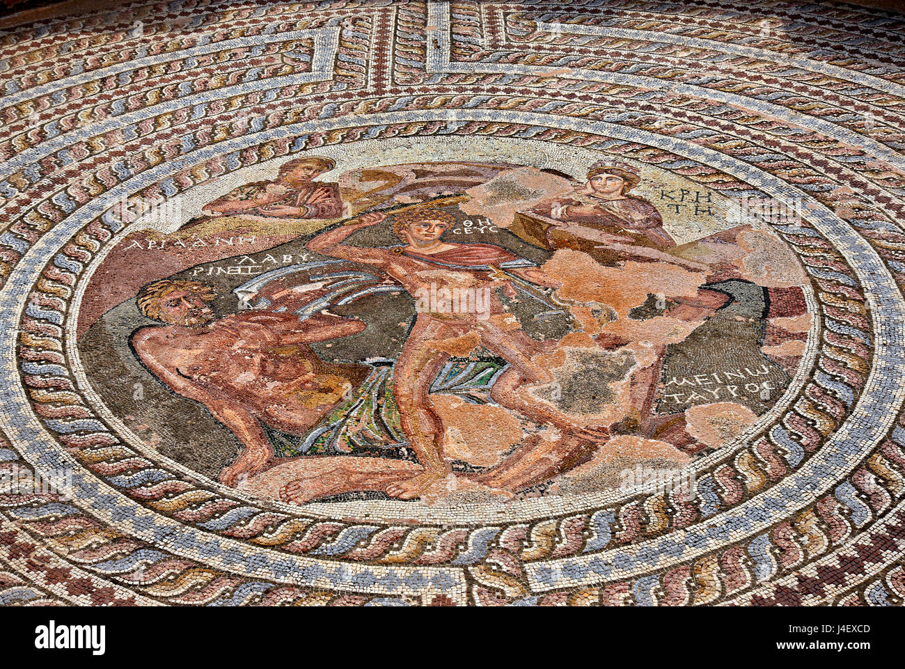 Imponente e ben conservato il mosaico in 'casa di Teseo', presso il Parco Archeologico di Kato Paphos (Patrimonio Mondiale dell'UNESCO), Cipro. Foto Stock