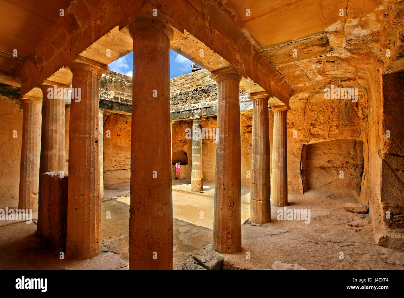 All'interno della tomba 3, le Tombe dei Re (Patrimonio Mondiale dell'UNESCO), Paphos, Cipro. Città di Paphos è uno dei 2 capitali europee della cultura per il 2017 Foto Stock